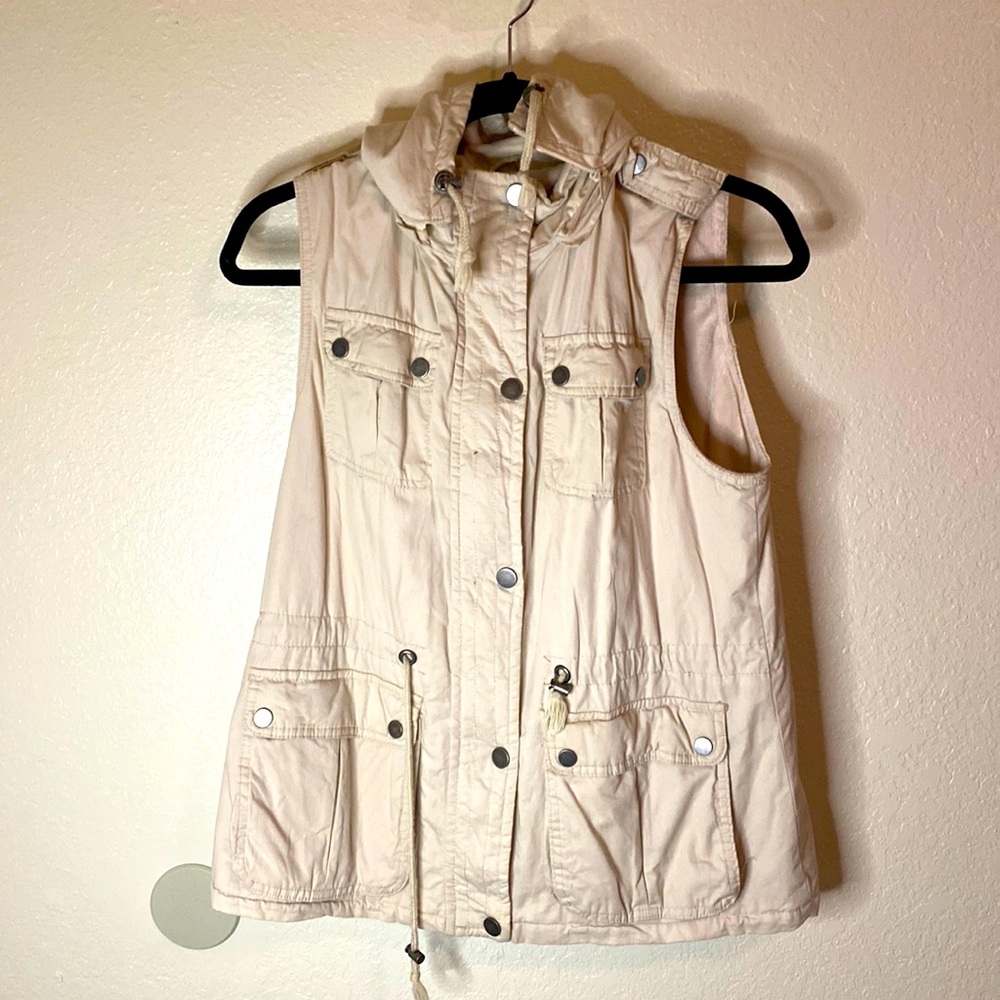 Beige vest